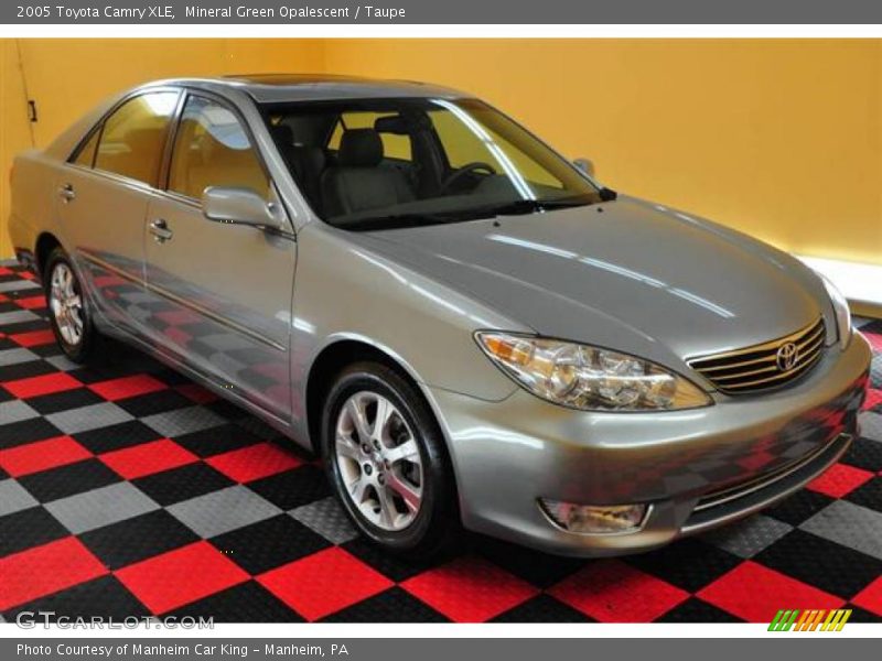 Mineral Green Opalescent / Taupe 2005 Toyota Camry XLE