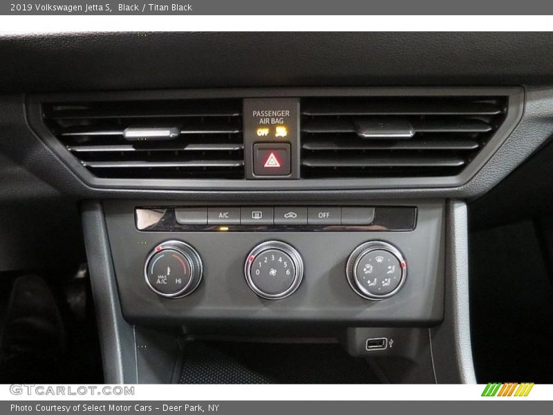 Black / Titan Black 2019 Volkswagen Jetta S