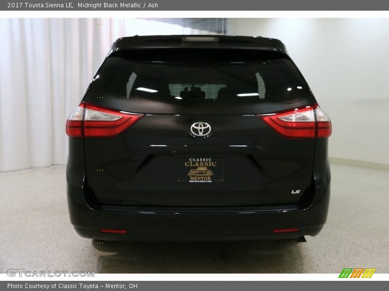 Midnight Black Metallic / Ash 2017 Toyota Sienna LE