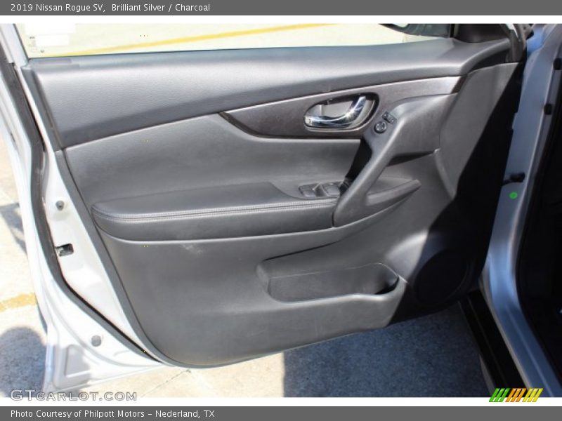 Brilliant Silver / Charcoal 2019 Nissan Rogue SV