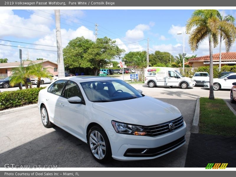 Pure White / Cornsilk Beige 2019 Volkswagen Passat Wolfsburg