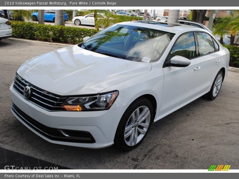 Pure White / Cornsilk Beige 2019 Volkswagen Passat Wolfsburg