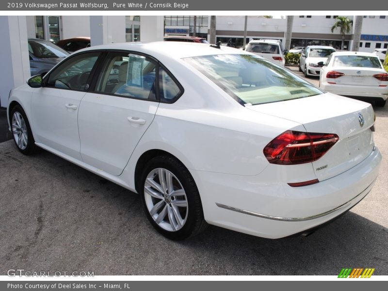 Pure White / Cornsilk Beige 2019 Volkswagen Passat Wolfsburg