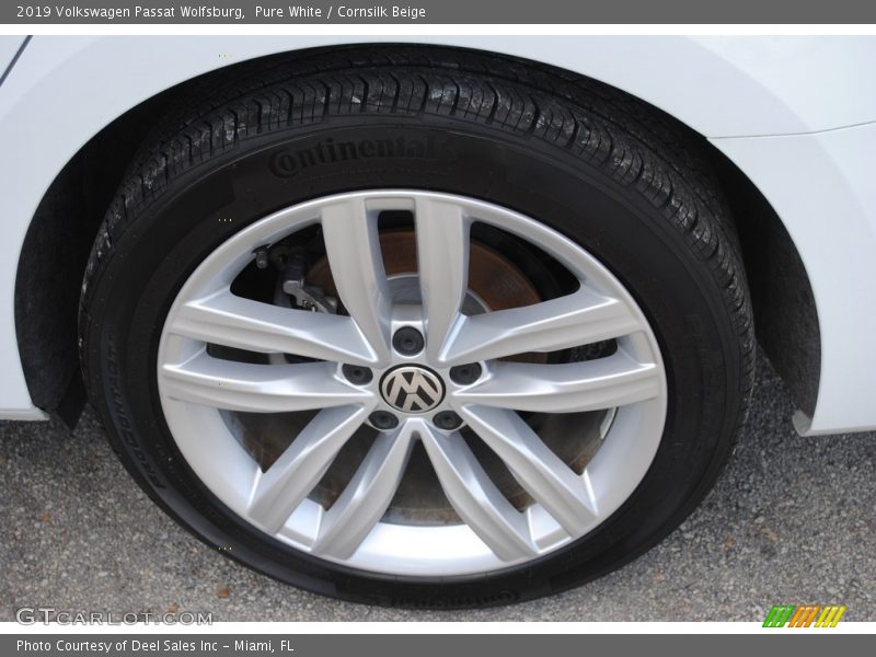 Pure White / Cornsilk Beige 2019 Volkswagen Passat Wolfsburg