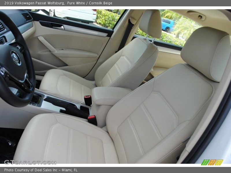 Pure White / Cornsilk Beige 2019 Volkswagen Passat Wolfsburg