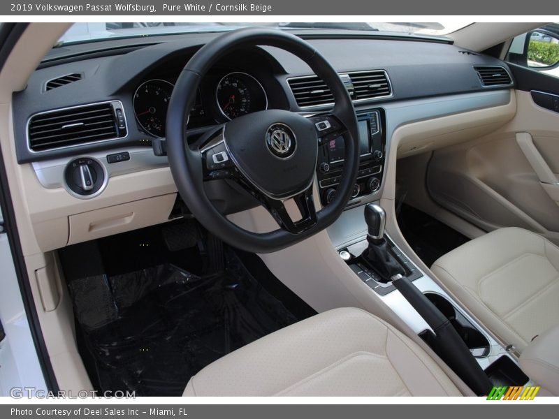 Pure White / Cornsilk Beige 2019 Volkswagen Passat Wolfsburg