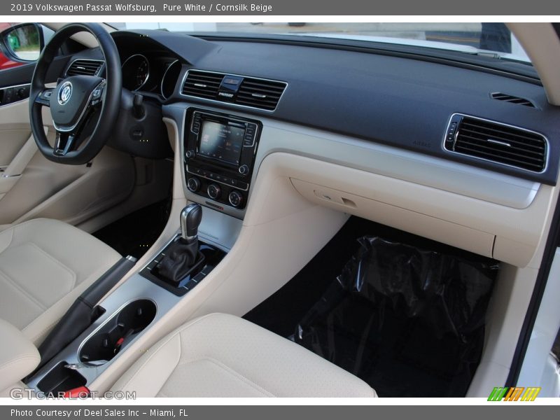 Pure White / Cornsilk Beige 2019 Volkswagen Passat Wolfsburg