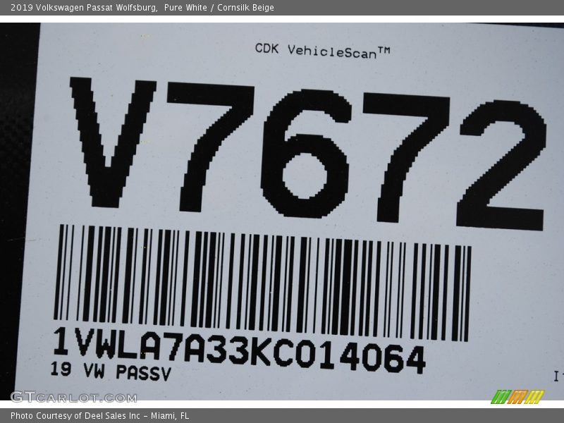 Pure White / Cornsilk Beige 2019 Volkswagen Passat Wolfsburg