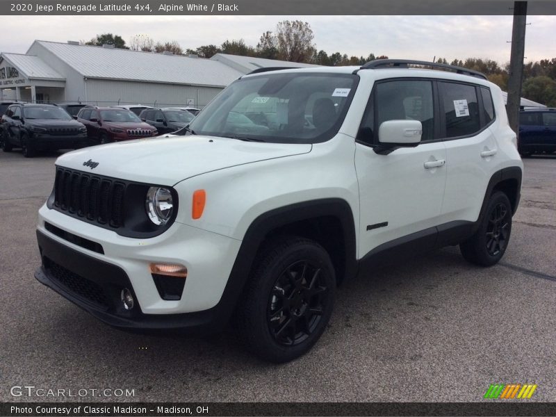 Front 3/4 View of 2020 Renegade Latitude 4x4