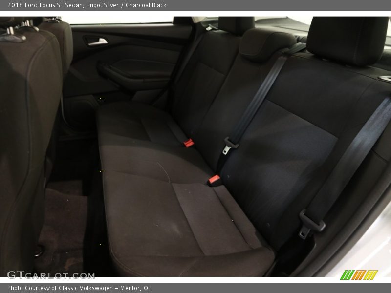 Ingot Silver / Charcoal Black 2018 Ford Focus SE Sedan