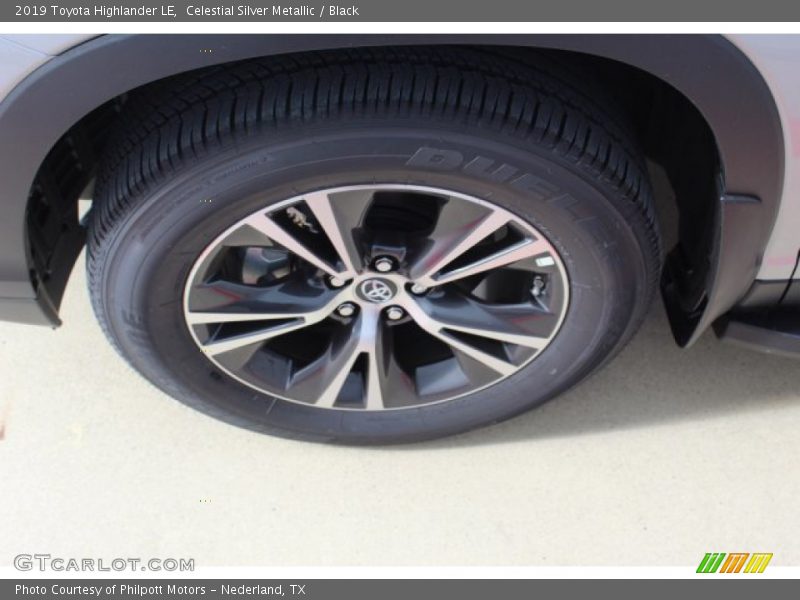 Celestial Silver Metallic / Black 2019 Toyota Highlander LE