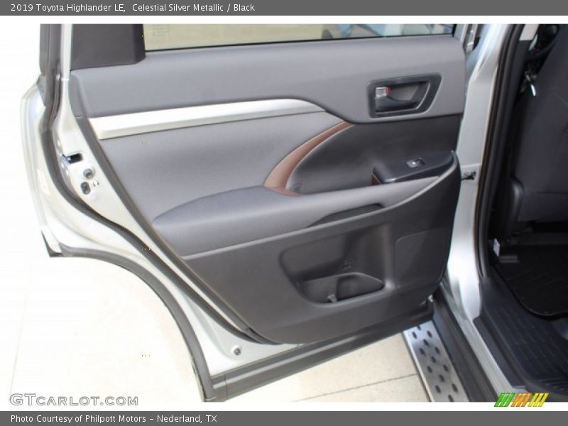 Celestial Silver Metallic / Black 2019 Toyota Highlander LE