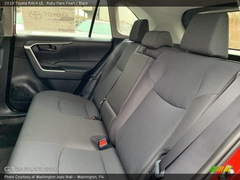 Ruby Flare Pearl / Black 2019 Toyota RAV4 LE