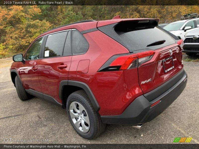 Ruby Flare Pearl / Black 2019 Toyota RAV4 LE