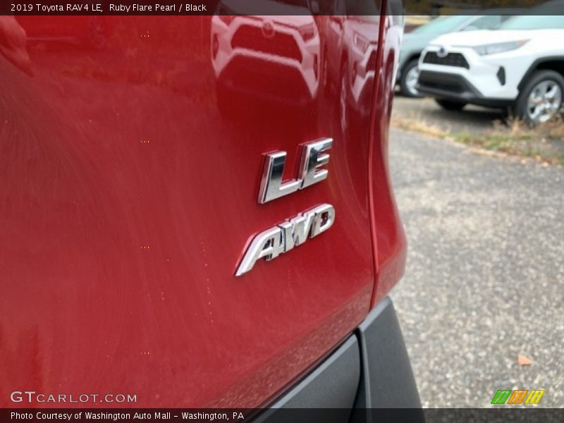 Ruby Flare Pearl / Black 2019 Toyota RAV4 LE
