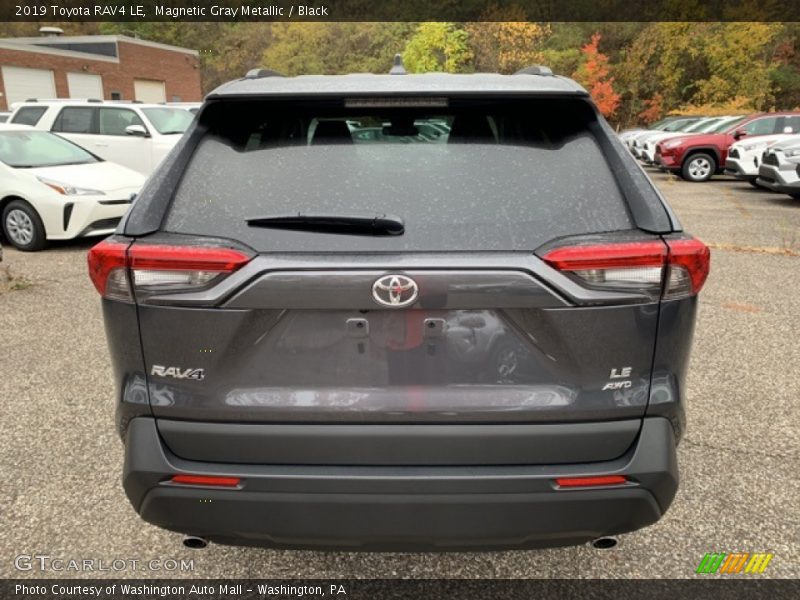 Magnetic Gray Metallic / Black 2019 Toyota RAV4 LE