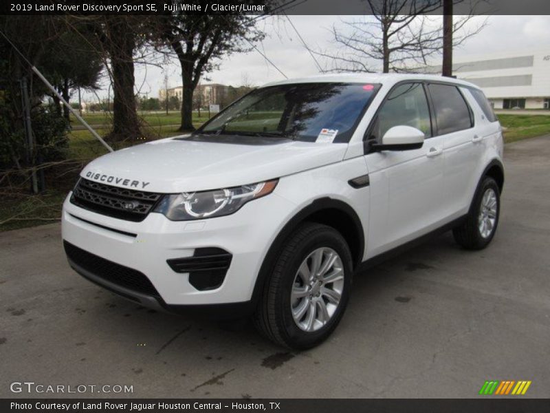 Fuji White / Glacier/Lunar 2019 Land Rover Discovery Sport SE