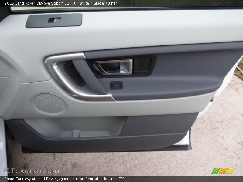 Fuji White / Glacier/Lunar 2019 Land Rover Discovery Sport SE