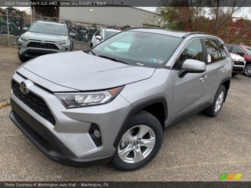 Front 3/4 View of 2020 RAV4 XLE AWD