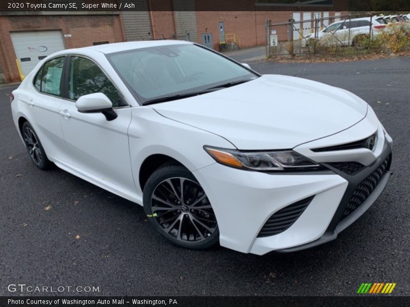 Super White / Ash 2020 Toyota Camry SE