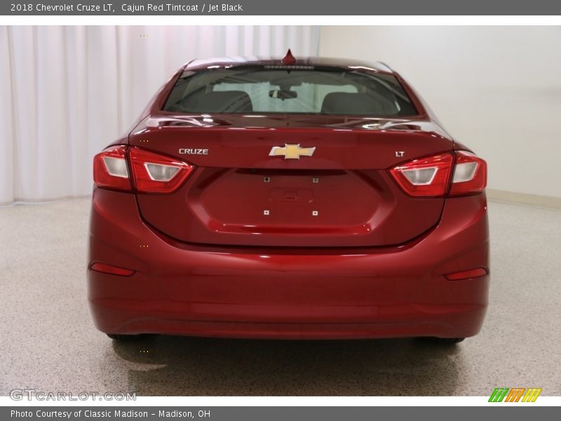 Cajun Red Tintcoat / Jet Black 2018 Chevrolet Cruze LT