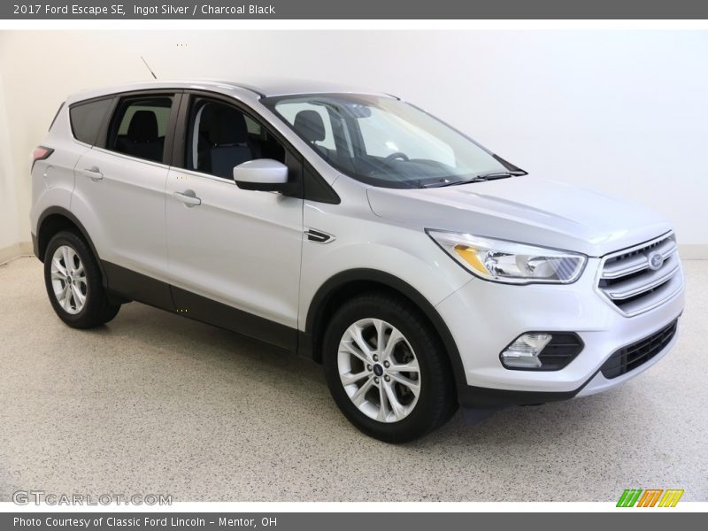 Ingot Silver / Charcoal Black 2017 Ford Escape SE