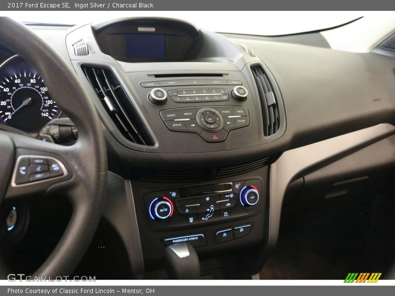 Ingot Silver / Charcoal Black 2017 Ford Escape SE