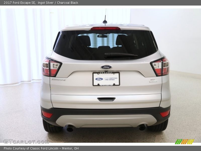 Ingot Silver / Charcoal Black 2017 Ford Escape SE