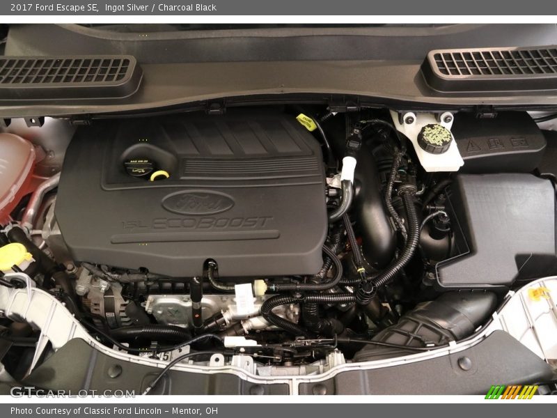 Ingot Silver / Charcoal Black 2017 Ford Escape SE