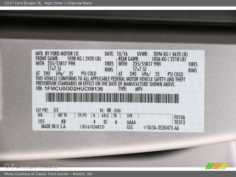 Ingot Silver / Charcoal Black 2017 Ford Escape SE