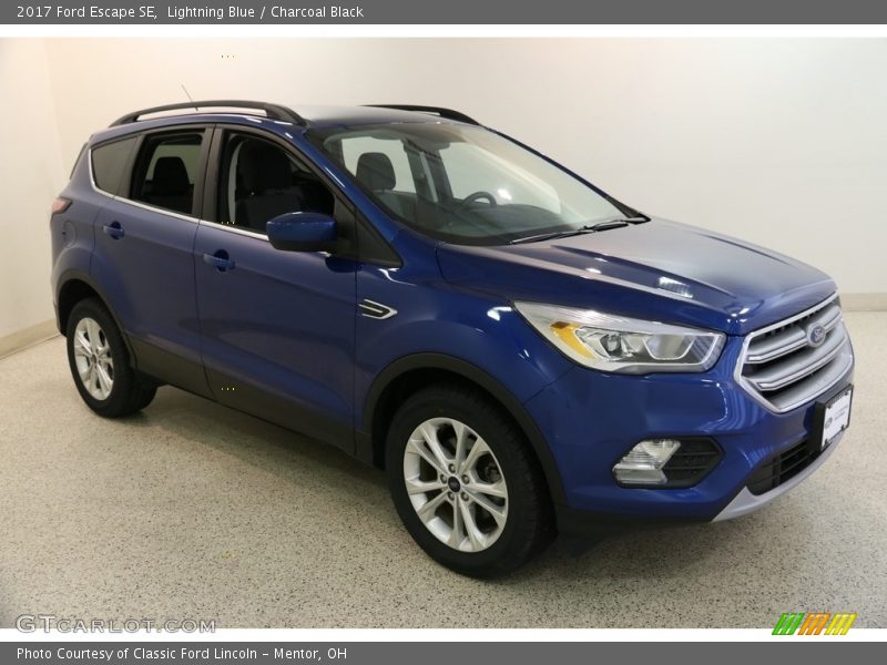 Lightning Blue / Charcoal Black 2017 Ford Escape SE