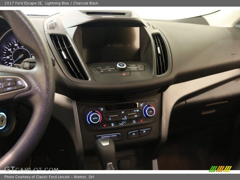 Lightning Blue / Charcoal Black 2017 Ford Escape SE