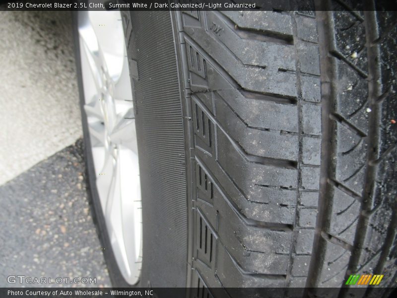 Summit White / Dark Galvanized/­Light Galvanized 2019 Chevrolet Blazer 2.5L Cloth