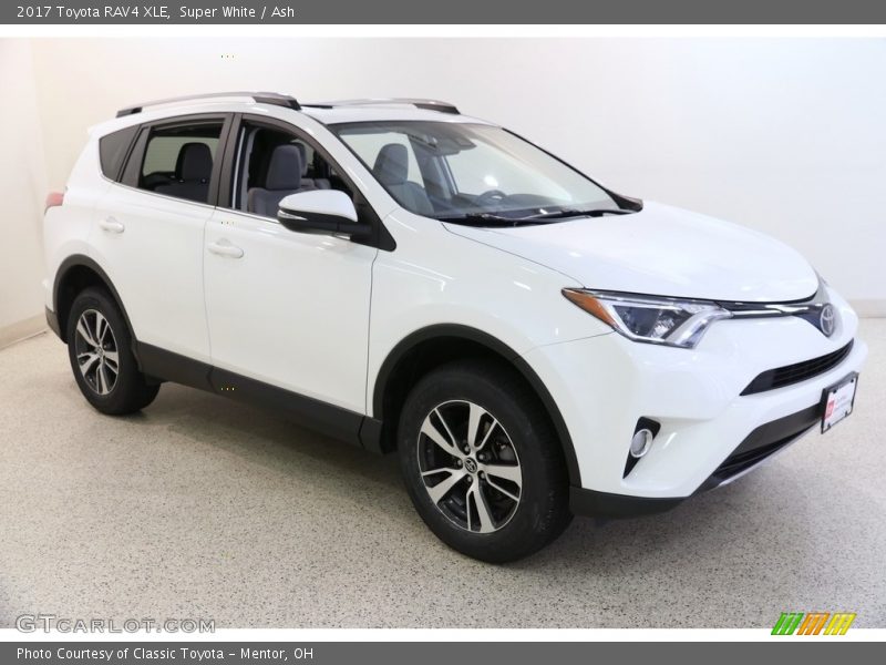 Super White / Ash 2017 Toyota RAV4 XLE