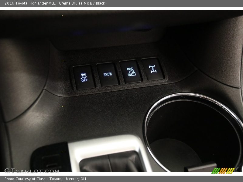 Creme Brulee Mica / Black 2016 Toyota Highlander XLE