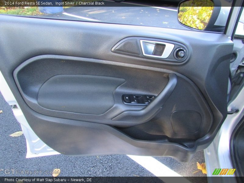 Ingot Silver / Charcoal Black 2014 Ford Fiesta SE Sedan