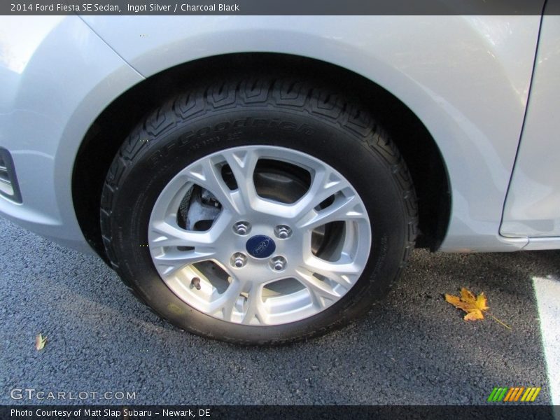 Ingot Silver / Charcoal Black 2014 Ford Fiesta SE Sedan
