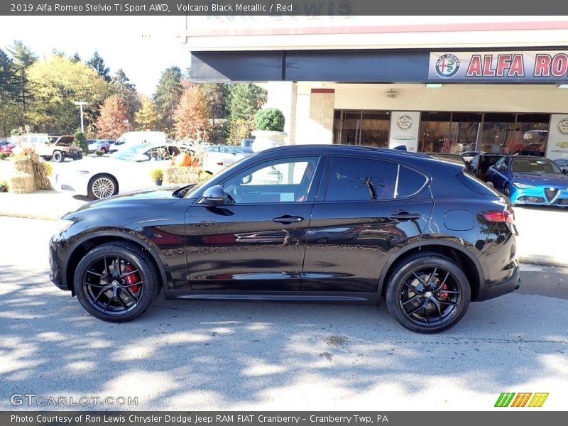 Volcano Black Metallic / Red 2019 Alfa Romeo Stelvio Ti Sport AWD