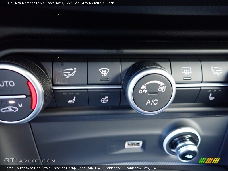 Vesuvio Gray Metallic / Black 2019 Alfa Romeo Stelvio Sport AWD