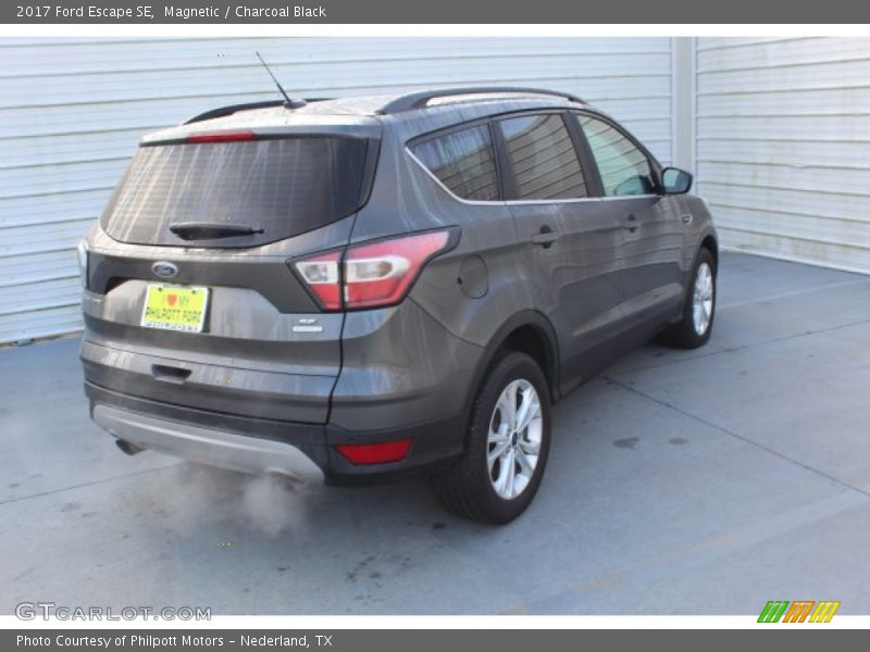 Magnetic / Charcoal Black 2017 Ford Escape SE