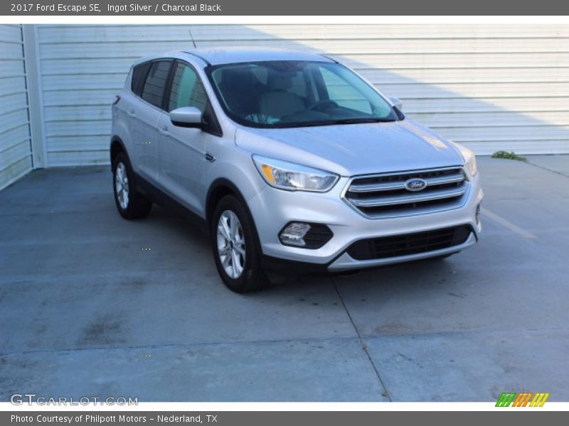 Ingot Silver / Charcoal Black 2017 Ford Escape SE