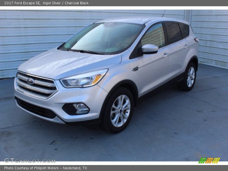 Ingot Silver / Charcoal Black 2017 Ford Escape SE