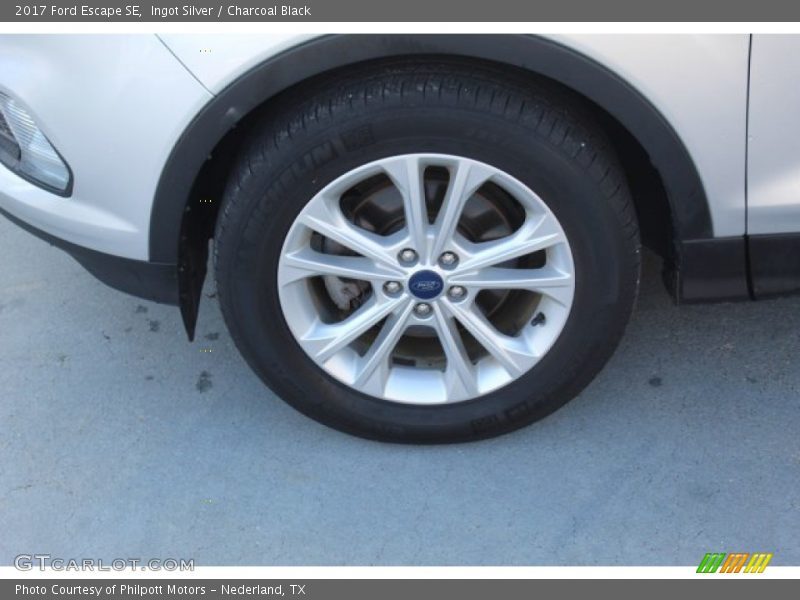 Ingot Silver / Charcoal Black 2017 Ford Escape SE