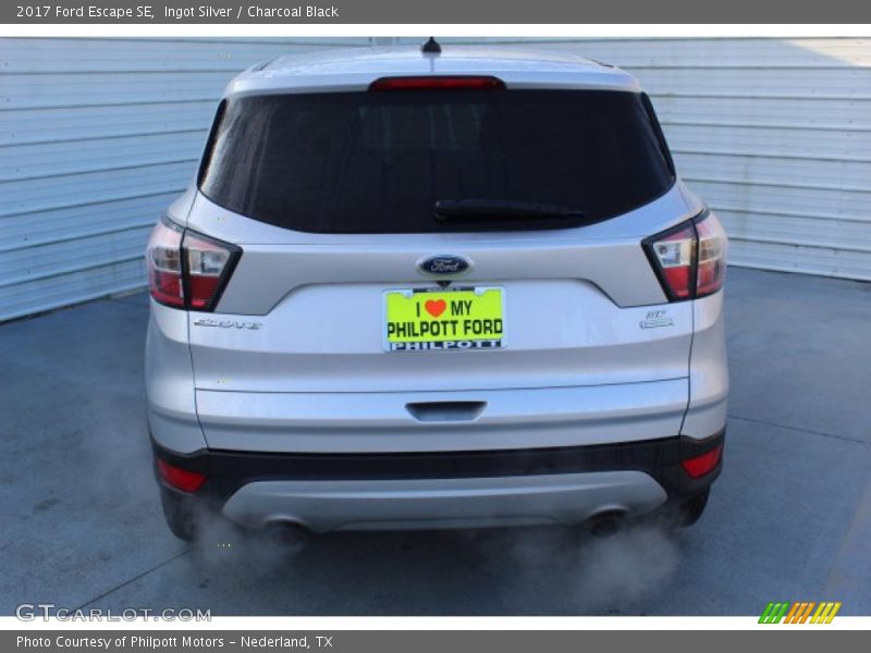 Ingot Silver / Charcoal Black 2017 Ford Escape SE