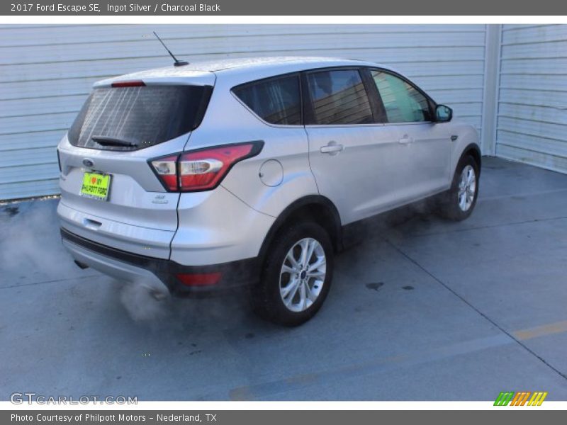 Ingot Silver / Charcoal Black 2017 Ford Escape SE