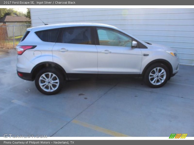 Ingot Silver / Charcoal Black 2017 Ford Escape SE