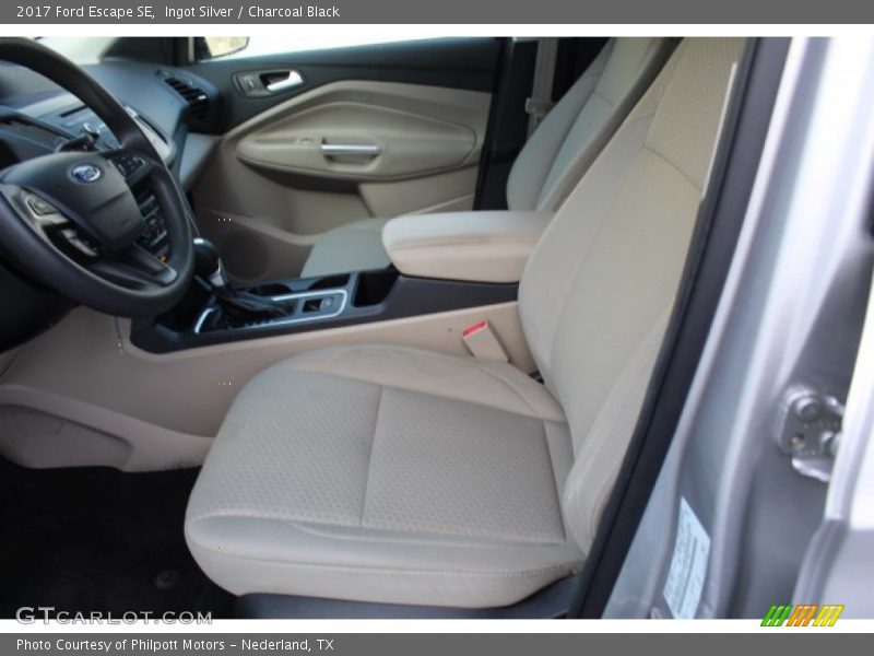 Ingot Silver / Charcoal Black 2017 Ford Escape SE