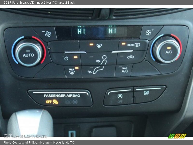 Ingot Silver / Charcoal Black 2017 Ford Escape SE