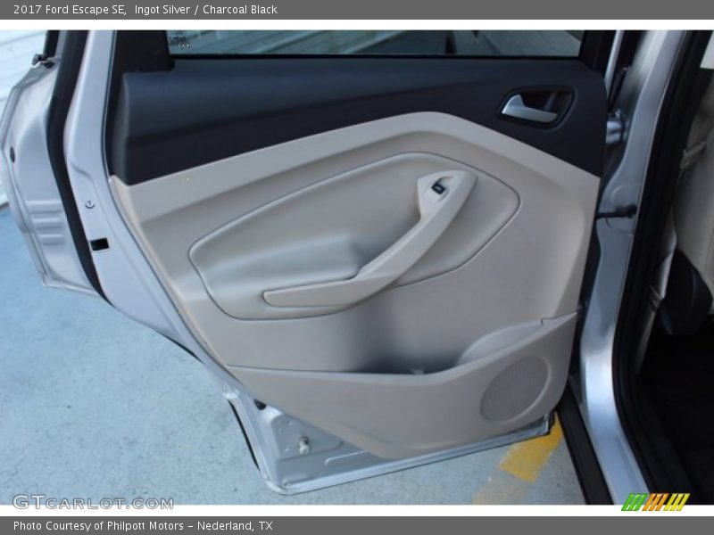 Ingot Silver / Charcoal Black 2017 Ford Escape SE