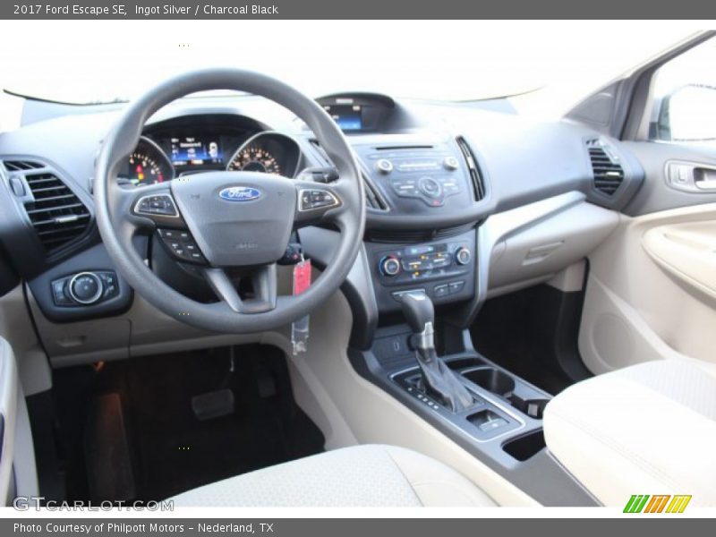 Ingot Silver / Charcoal Black 2017 Ford Escape SE